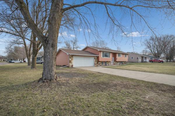 402 E 2nd ST N, Truman, MN 56088