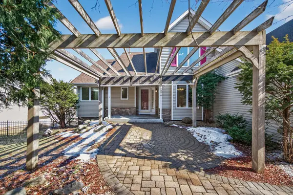 2970 Western AVE N, Roseville, MN 55113