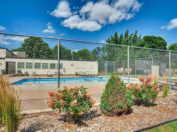 7332 72nd LN N, Brooklyn Park, MN 55428