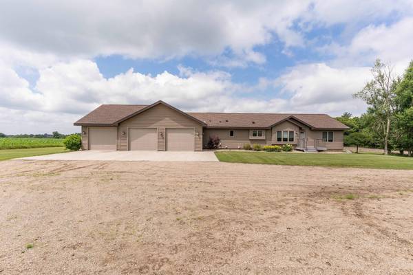 6432 Botzet RD NE, Nelson, MN 56355