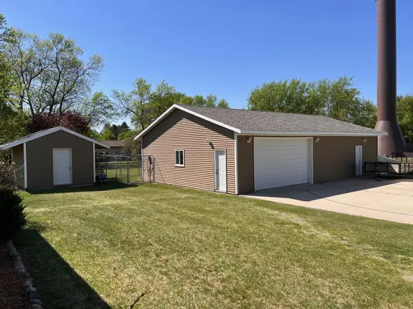 404 S Clayborn AVE, Parkers Prairie, MN 56361