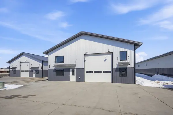 3320 39th ST S, Fargo, ND 58104