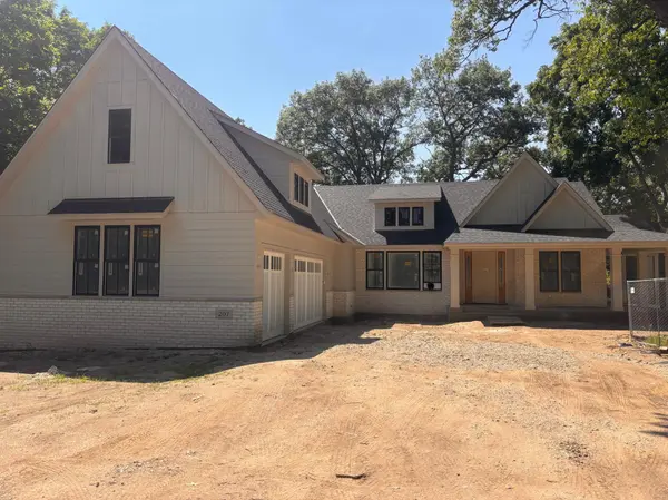 207 Benton AVE, Wayzata, MN 55391