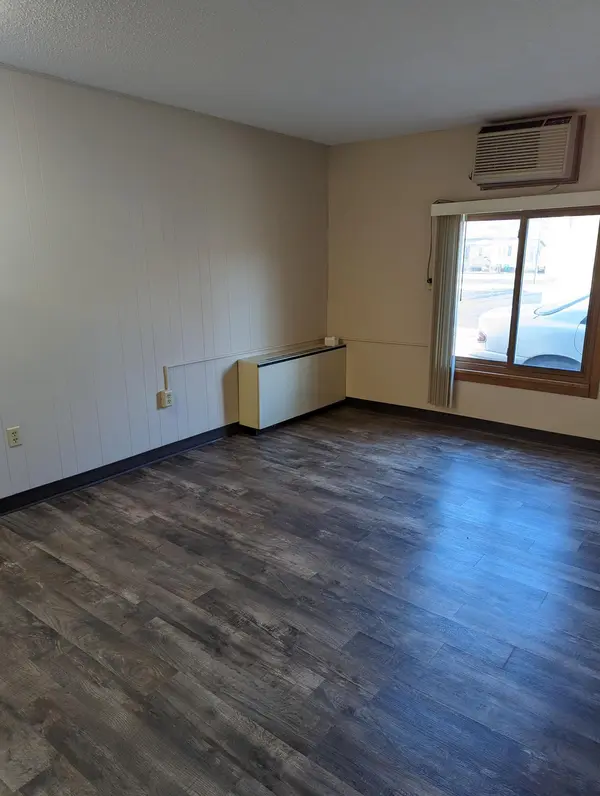 200 S 4th ST #21, Marshall, MN 56258