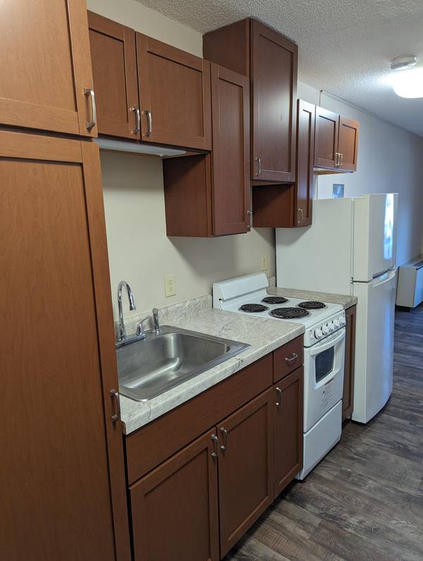 200 S 4th ST #21, Marshall, MN 56258