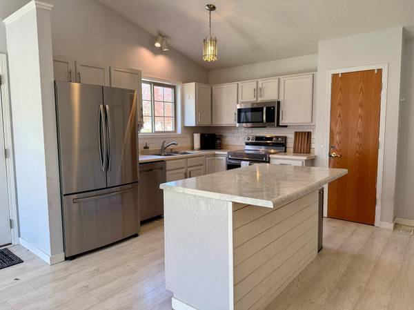 3818 Strathmore LN SE, Rochester, MN 55904