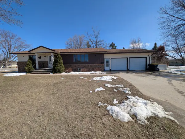 411 6th AVE SW, Perham, MN 56573