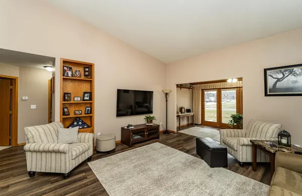 1604 10th AVE SE, Rochester, MN 55904