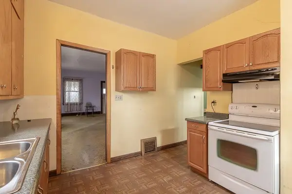 115 N Lexington AVE, Le Center, MN 56057