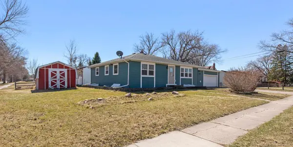 1409 13th AVE N, Moorhead, MN 56560