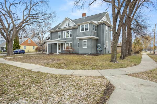 826 21st ST S, Fargo, ND 58103