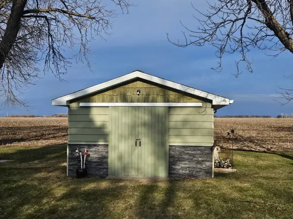306 Enterprise DR, Mooreton, ND 58061