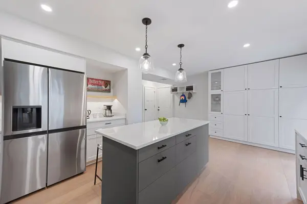 4921 Trillium LN, Edina, MN 55435