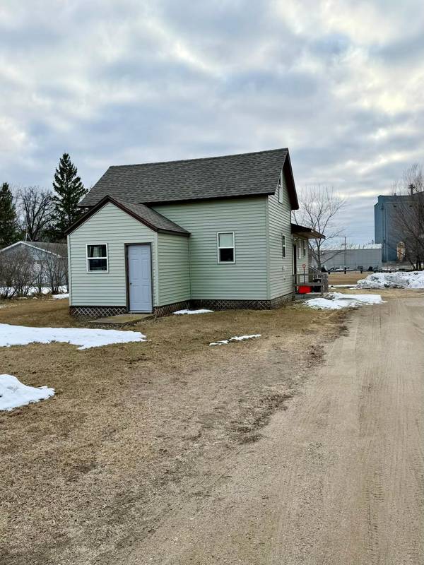 305 Harding ST S, Karlstad, MN 56732