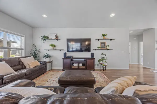 3037 Prairie Farms CIR S, Fargo, ND 58104
