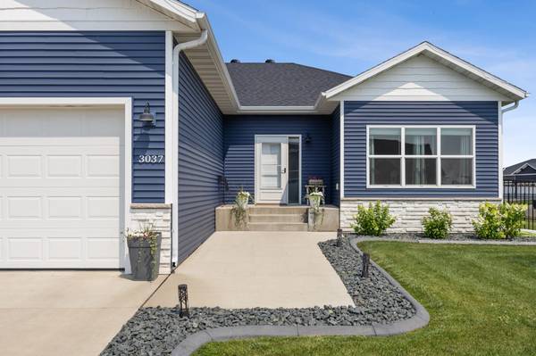 3037 Prairie Farms CIR S, Fargo, ND 58104