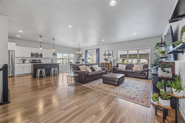3037 Prairie Farms CIR S, Fargo, ND 58104