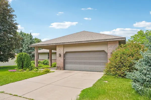 8912 Vincent PL, Bloomington, MN 55431