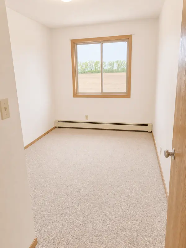 910 Hengen ST #402, Fairmont, MN 56031