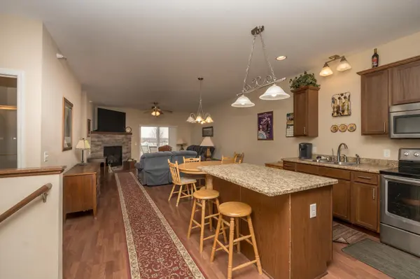4129 Jarmann LN, Shakopee, MN 55379
