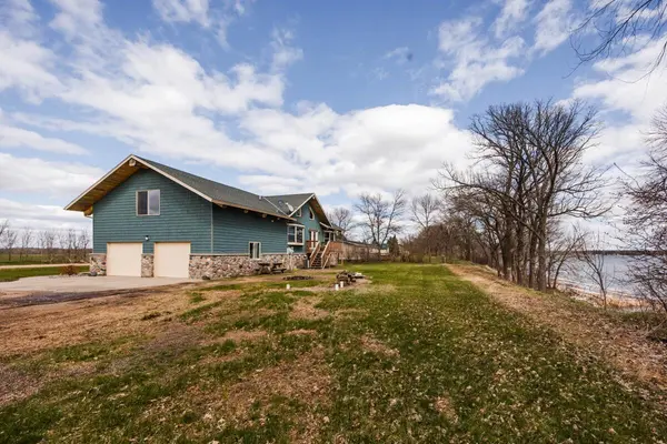 48484 Flicker LN, Ottertail, MN 56571