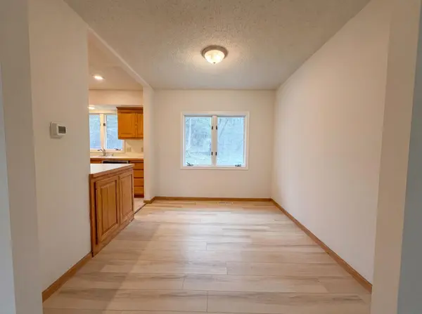 6475 Grandview DR, Eden Prairie, MN 55346