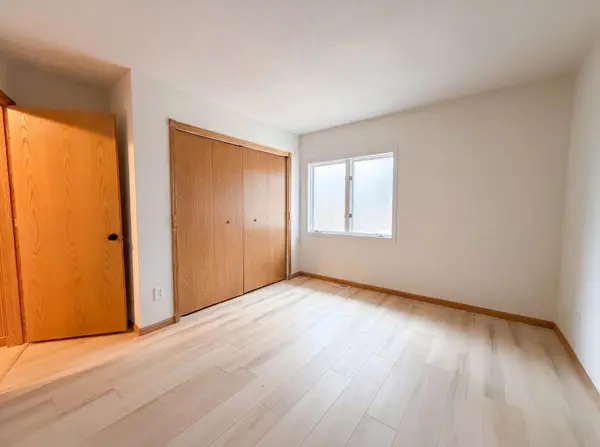 6475 Grandview DR, Eden Prairie, MN 55346