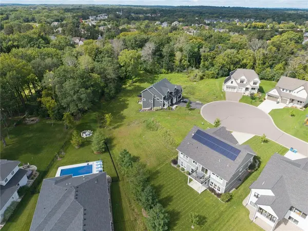 11732 Azure CIR, Inver Grove Heights, MN 55077