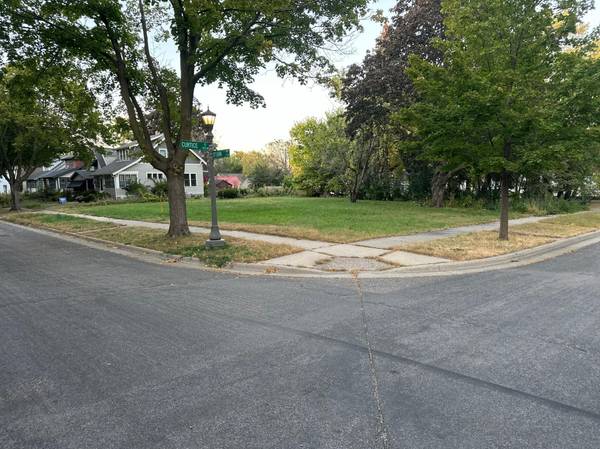 421 Curtice ST W, Saint Paul, MN 55107