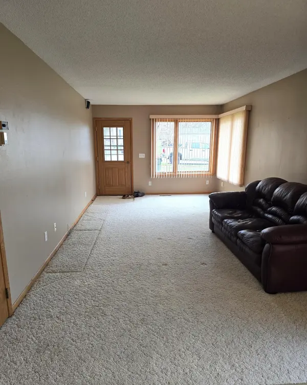 308 N Renville ST, Winthrop, MN 55396