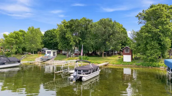 1250 E Shore DR, Detroit Lakes, MN 56501