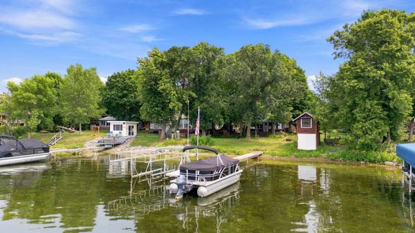 1250 E Shore DR, Detroit Lakes, MN 56501