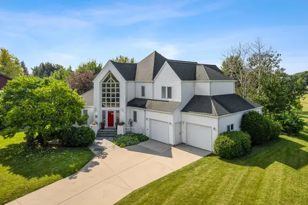 2878 Lilac LN N, Fargo, ND 58102