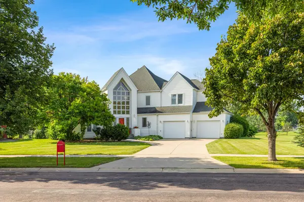 2878 Lilac LN N, Fargo, ND 58102