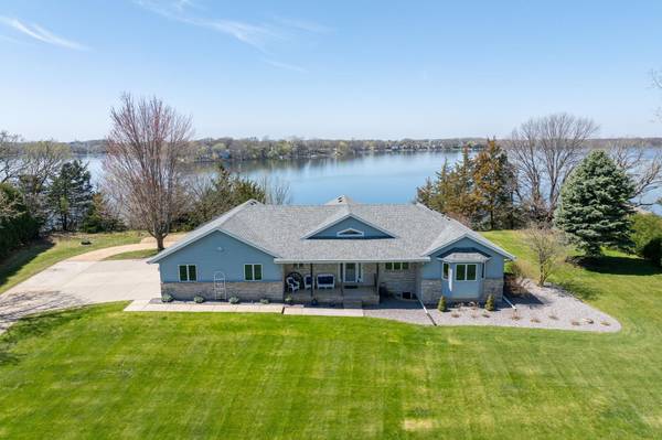 6106 Shamrock DR, Madison Lake, MN 56063