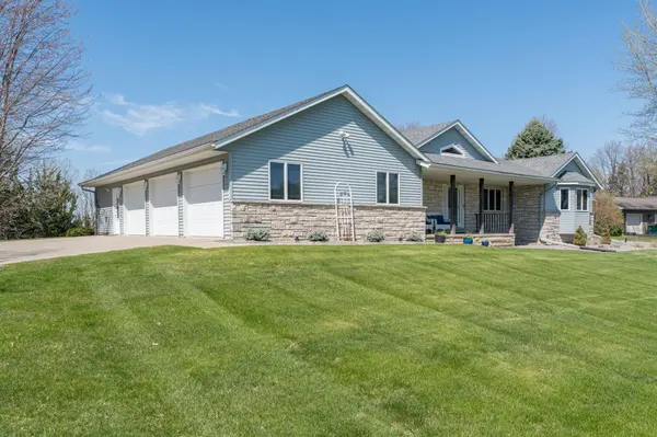 6106 Shamrock DR, Madison Lake, MN 56063