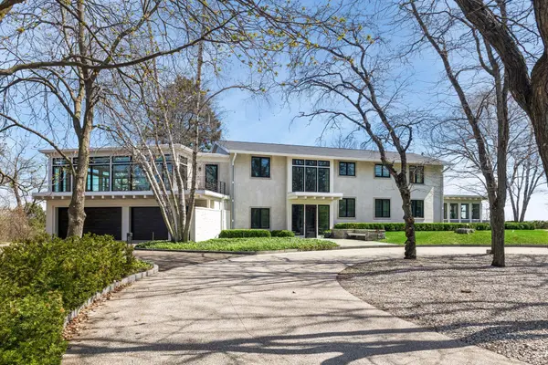 1300 Bracketts Point RD, Wayzata, MN 55391