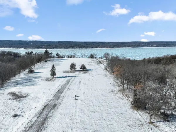 258 Salishan DR, Hudson, WI 54016