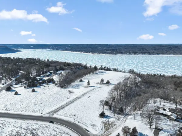 256 Salishan DR, Hudson, WI 54016