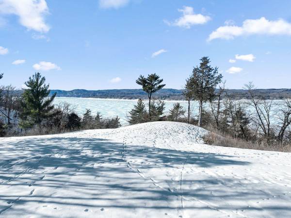 256 Salishan DR, Hudson, WI 54016