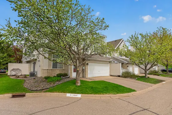9249 Troon CT, Woodbury, MN 55125