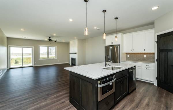 158 Sandstone DR NW, Eyota, MN 55934