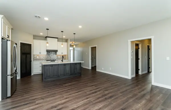 158 Sandstone DR NW, Eyota, MN 55934