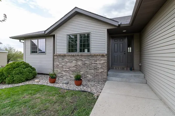201 Pebble Creek DR, Mankato, MN 56001