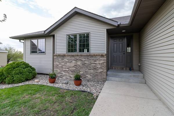 201 Pebble Creek DR, Mankato, MN 56001