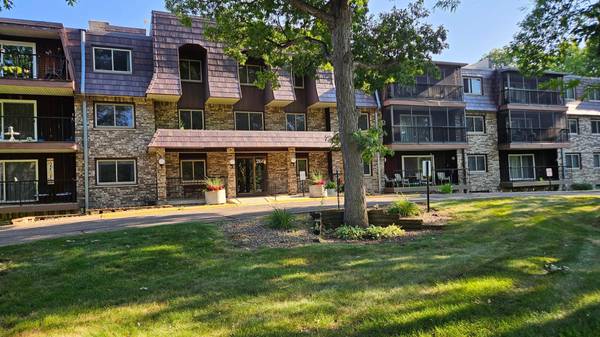 260 Westview DR #303, West Saint Paul, MN 55118