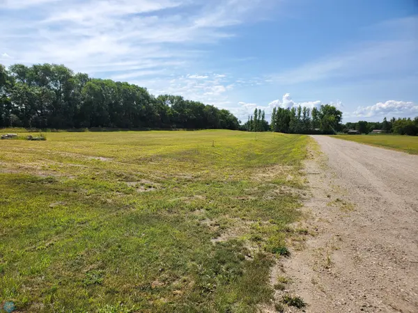 514 SEBENS DR, Milnor, ND 58060