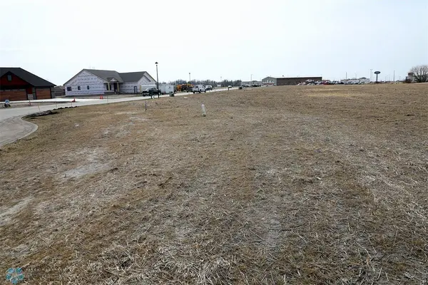 1799 MAGNOLIA CT, Wahpeton, ND 58075