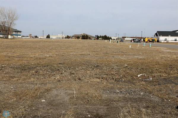 1855 MAGNOLIA CT, Wahpeton, ND 58075