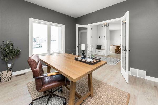 2836 RIVERS BEND DR E, West Fargo, ND 58078